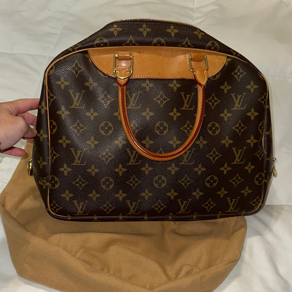 Louis Vuitton Deauville Authentic LIKE NEW